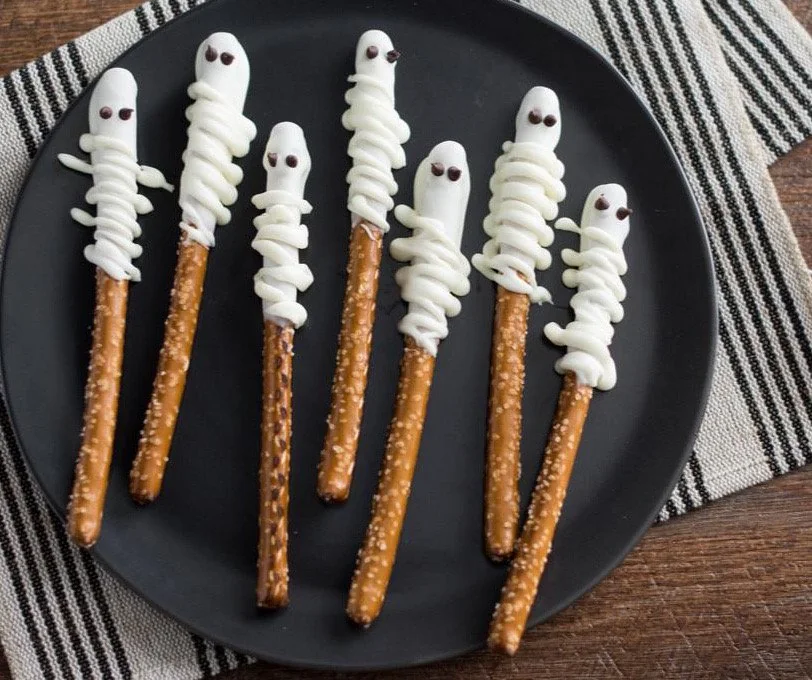 Halloween pretzel treats